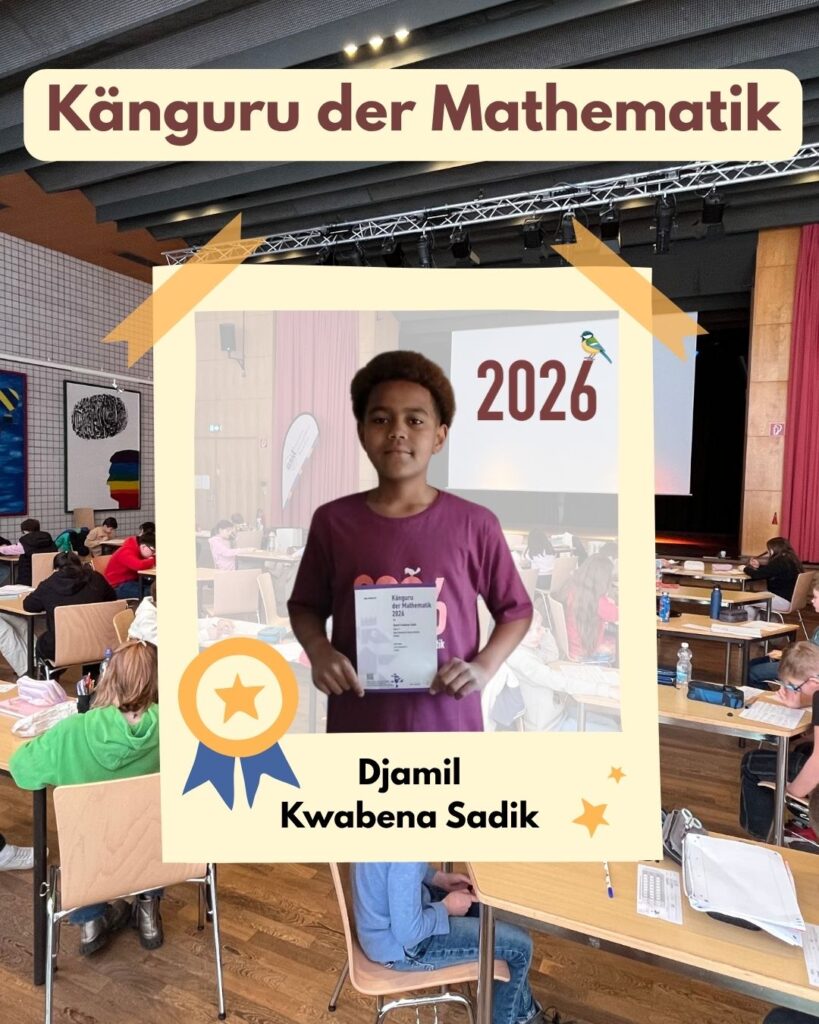 DJamil Sadik aus der 5f mit seiner Siegerurkunde.